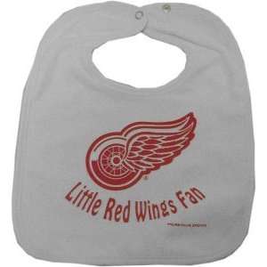  2 Detroit Red Wings Baby Bibs *: Sports & Outdoors
