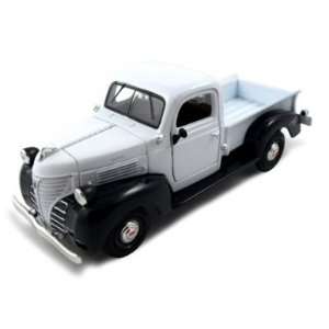  1941 Plymouth Pick Up White 1:24 American Graffiti Toys 