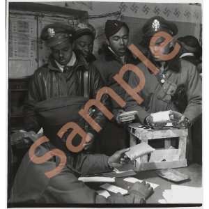  Tuskegee Airmen 332nd Fighter Group given Escape kits 
