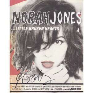   NORAH JONES Lyric Book with Little Broken Hearts CD 