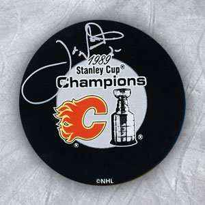  JOE NIEUWENDYK Calgary Flames SIGNED 89 Cup Puck Sports 