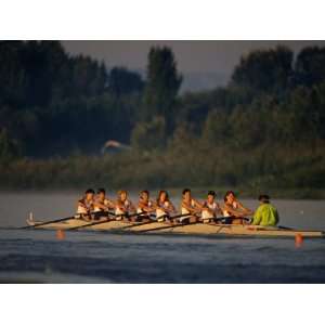 com Womens Eights Rowing Team in Action, Vancouver Lake, Washington 
