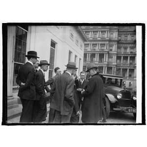  Photo Senator Reed Smoot with newspapermen at W.H. i.e 
