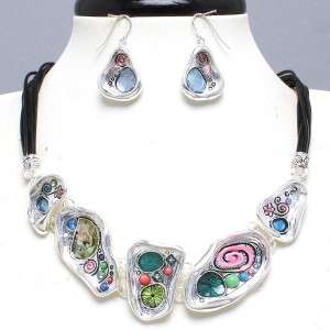 MULTI COLORED SILVER TONE METAL ART LINK FASHION STATEMENT NECKLACE 
