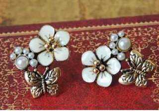   Vintage Gold Tone Butterfly Flower Pearl Stud Earrings 