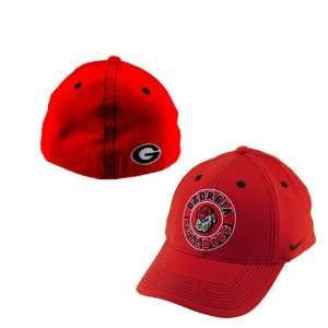  Nike Georgia Bulldogs Red Swoosh Flex Fit Hat: Sports 