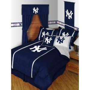  New York Yankees Sidelines Comforter Red: Sports 