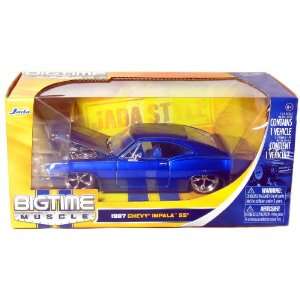 1967 Chevy Impala SS Hardtop 1:24 Scale (Blue): Toys 