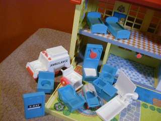 Vintage Fisher Price Little People HOSPITAL 931 Play Family 100% 
