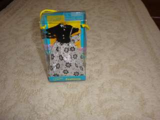 Dawn Doll Dress   2002 Checkerboard Toys   SILVER BELLE Dress, Purse 