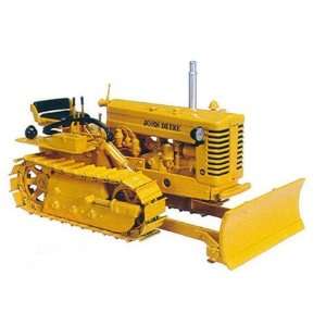   John Deere MC Industrial Crawler with Blade Model Tractor: Toys